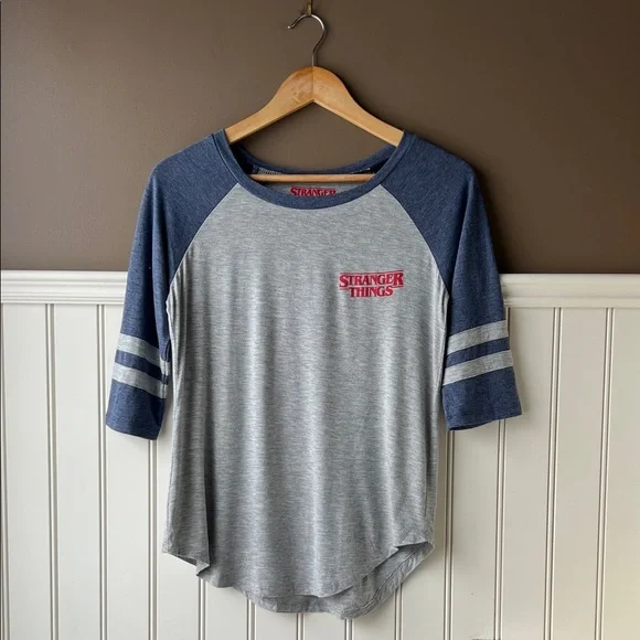 Stranger Things Gray Raglan T-Shirt Small - Picture 2 of 9